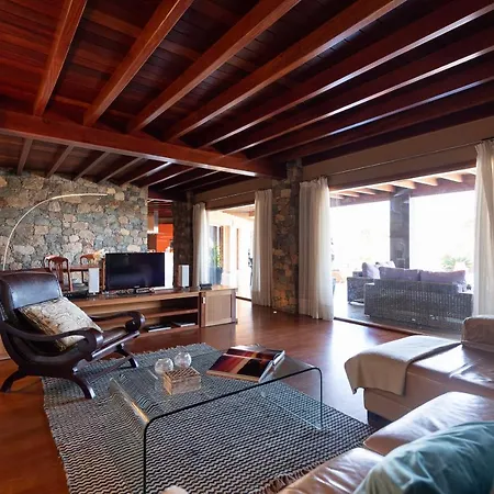 Atlanntes Con Piscina En Fuerteventura Villa Triquivijate